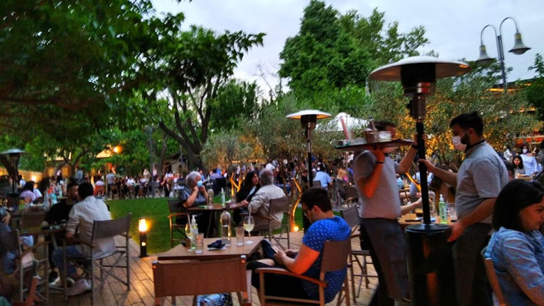 Τραπέζι ούτε για δείγμα… στη Λάρισα Τραπέζι ούτε για δείγμα… στη Λάρισα