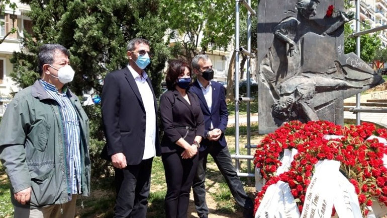 Θεσσαλονίκη: Στεφάνια στο Μνημείο του Εργάτη κατέθεσαν η Β. Πατουλίδου και οι δήμαρχοι Ζέρβας και Δανιηλίδης