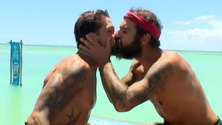 Survivor: Το φιλί στο στόμα που αντάλλαξαν Τριαντάφυλλος-Μπόγδανος και έγινε viral