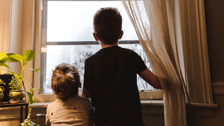 Οι περισσότεροι πολίτες του δυτικού κόσμου θεωρούν ότι περιορίστηκαν υπερβολικά οι ελευθερίες τους