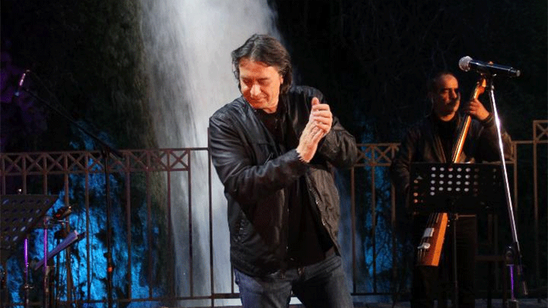 Μεγάλη η απήχηση του κοινού στη συναυλία του Κότσιρα στους καταρράκτες της Έδεσσας