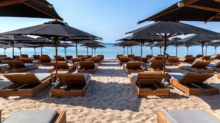 Πώς θα προχωρήσει το άνοιγμα της εστίασης και τι θα γίνει με τις οργανωμένες παραλίες