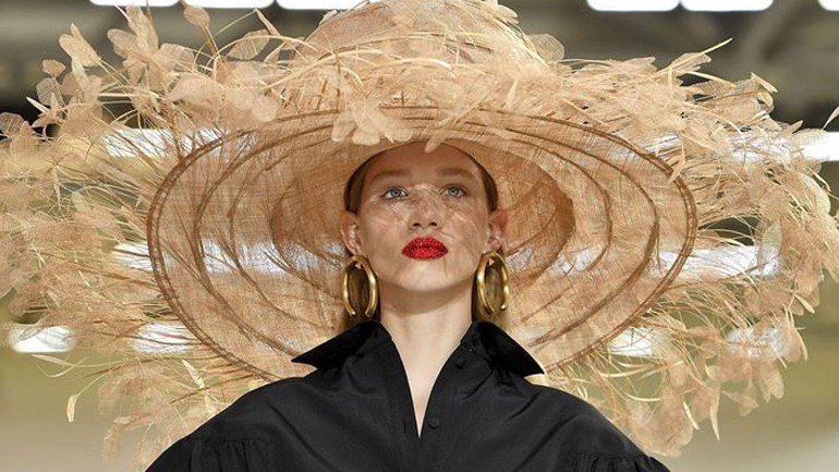 Ο οίκος Valentino λανσάρει την πρώτη του συλλογή μακιγιάζ!