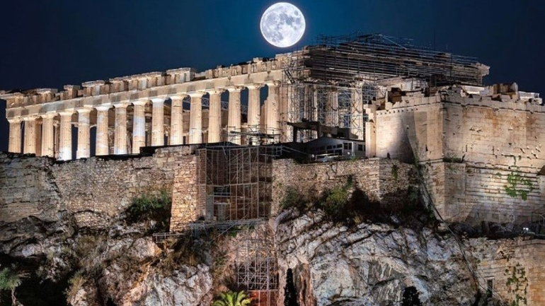Τριπλή διεθνής διάκριση για τον νέο φωτισμό της Ακρόπολης