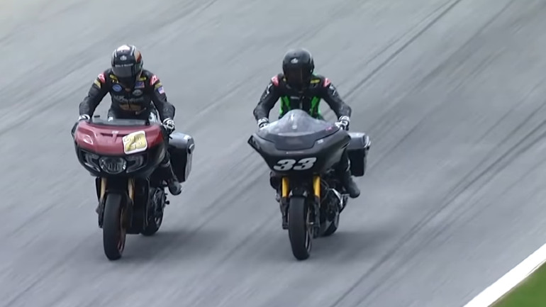 Απίστευτο θέαμα με Harley και Indian να πλαγιάζουν σαν MotoGP