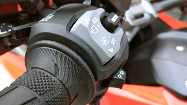 Από αυτόν τον διακόπτη γίνεται ο έλεγχος όλων των ηλεκτρονικών συστημάτων.