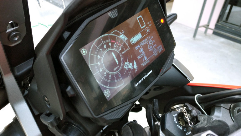 Χαρακτηριστική οθόνη με άπειρες πληροφορίες, αλλά πολύ εύκολη πρόσβαση.