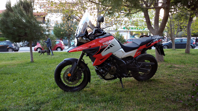 Ο τροχός εμπρός είναι 19 ιντσών και πίσω είναι 17 ιντσών.