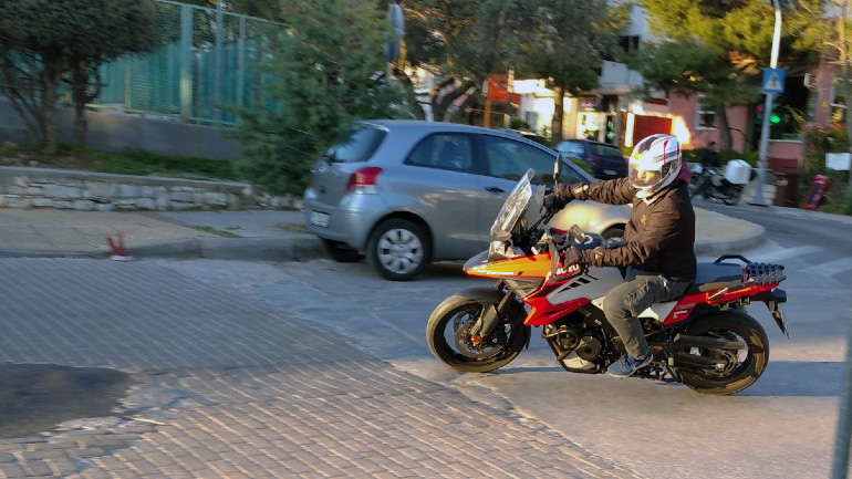 Ο συγκεκριμένος χρωματισμός είναι αφιερωμένος στο παλιό DR 800 Big.