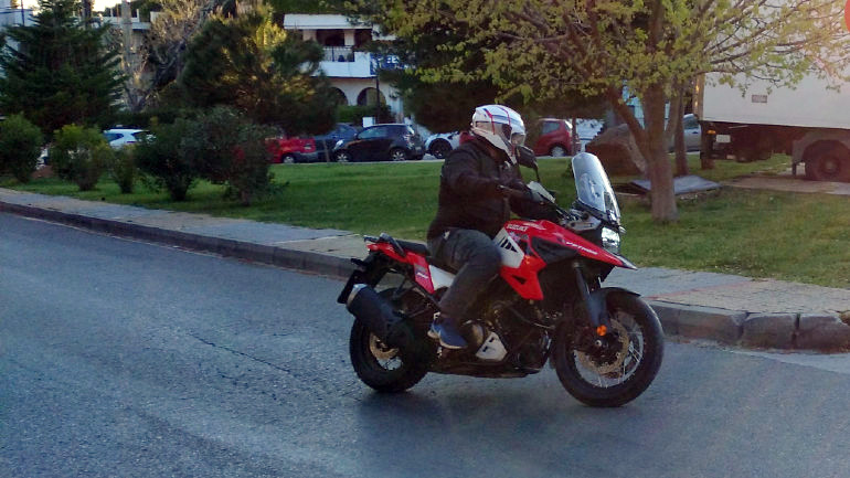 Εξαιρετικό στο δρόμο με τις αναρτήσεις να είναι πολύ ποιοτικές.