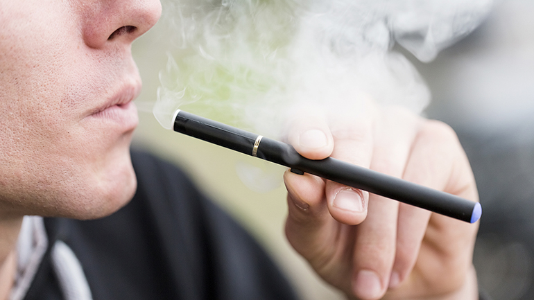 Η Ρωσία σκέφτεται να απαγορεύσει τα υγρά για τα ηλεκτρονικά τσιγάρα