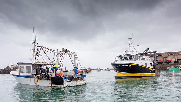 «Ναυμαχία» στη Μάγχη: Γαλλικό αλιευτικό συγκρούεται με βρετανικό σκάφος