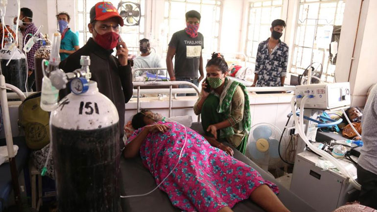 Νέο τραγικό ρεκόρ στην Ινδία – 3.980 θάνατοι σε 24 ώρες