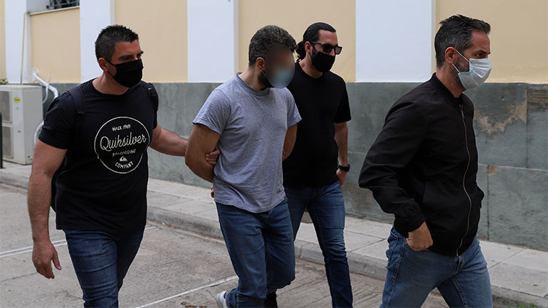 Έγκλημα στα Καλύβια: Τον σκότωσε επειδή φοβόταν ότι θα πάθει λευχαιμία από… μάγια