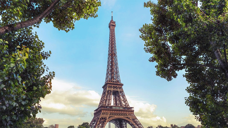 Ο Πύργος του Άιφελ έγινε 132 ετών