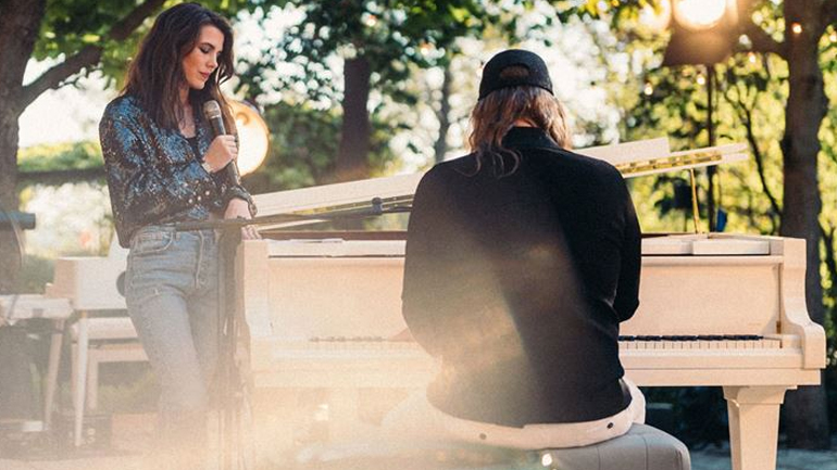 H Charlotte Casiraghi και η Vanessa Paradis ένωσαν τις φωνές τους για τον οίκο Chanel