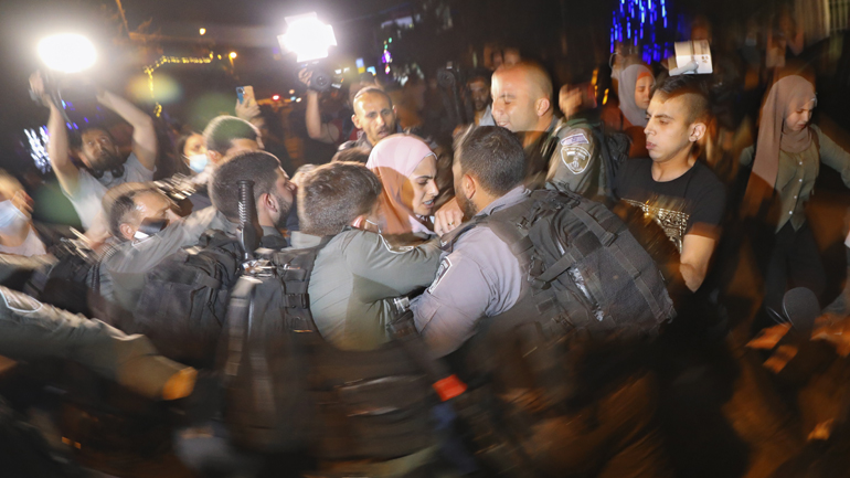 17 τραυματίες στις συγκρούσεις μεταξύ Παλαιστίνιων και Ισραηλινών αστυνομικών στην Ιερουσαλήμ