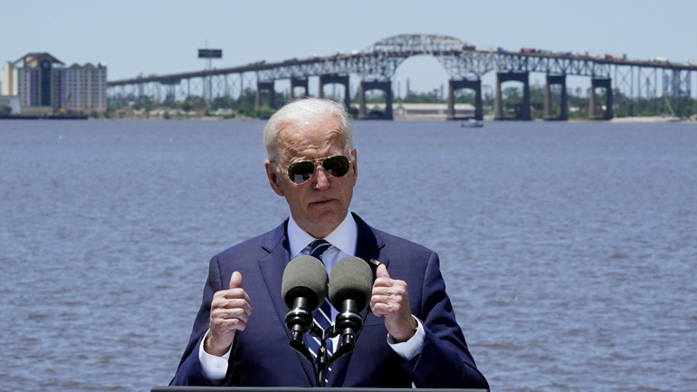 Μπάιντεν: Οι ΗΠΑ «απέτυχαν» επειδή επί μισό αιώνα δεν επένδυσαν στις υποδομές τους