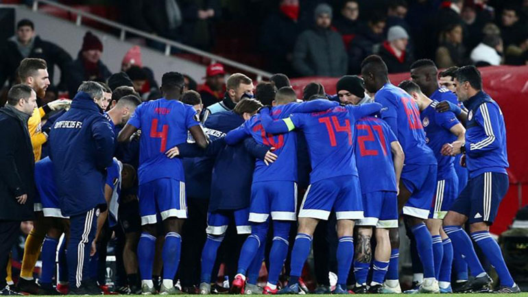 Η κόκκινη κάρτα της ποδοσφαιρικής Ευρώπης στις ελληνικές ομάδες