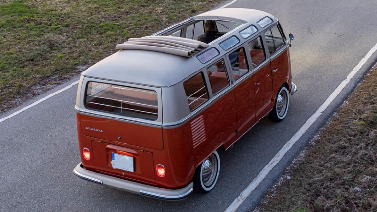 Η οροφή και τα παράθυρα έχουν μείνει ίδια από το αρχικό Samba του 1966.