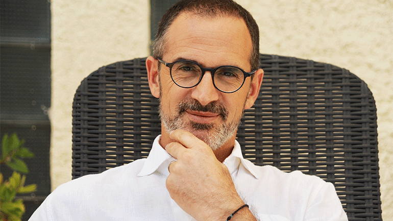 Ο «Ακάκιος» του Κώστα Κρομμύδα ζωντανεύει στη μεγάλη οθόνη!