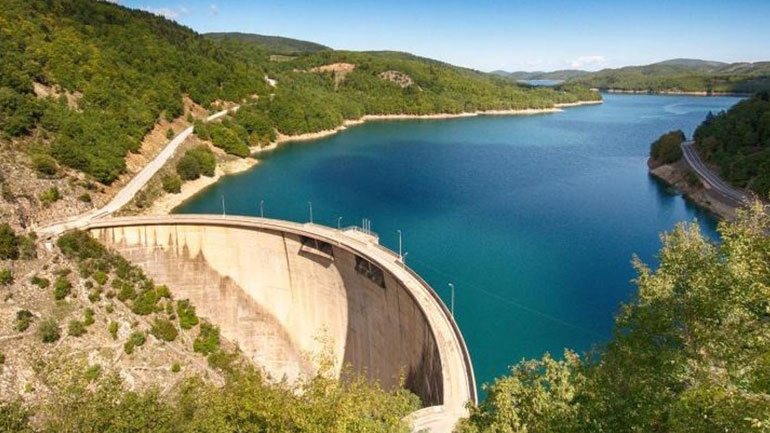 Λίμνη Πλαστήρα: Υψώνεται η μεγαλύτερη ελληνική σημαία στον κόσμο