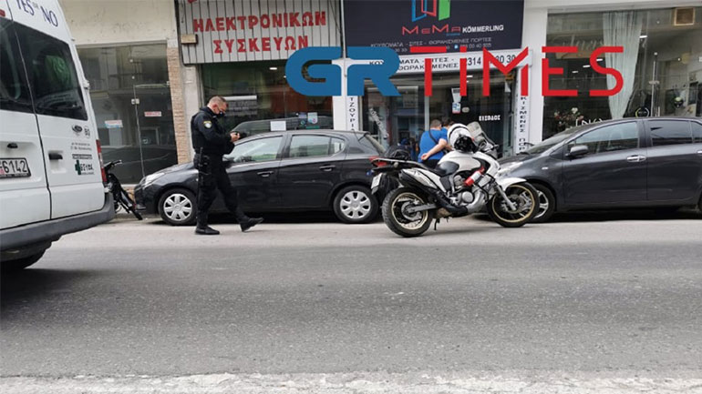 Θεσσαλονίκη: Τον έριξαν από τη μοτοσικλέτα και τον ξυλοκόπησαν