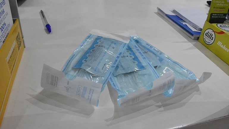 Διάθεση self test από τα φαρμακεία μόνο σε εκπαιδευτικούς και μαθητές έως την Τετάρτη