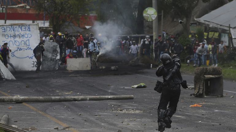 Κολομβία: Ο πρόεδρος Ντούκε ζήτησε την απομάκρυνση των οδοφραγμάτων