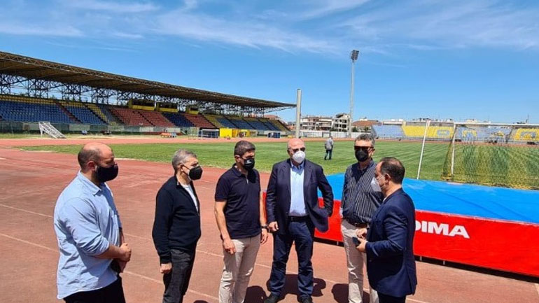 Επίσκεψη Αυγενάκη στο Δημοτικό Στάδιο Καρδίτσας