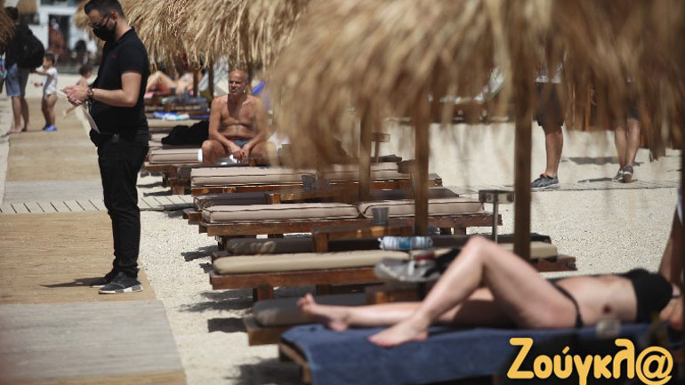 Οι Αθηναίοι πήγαν στις πλαζ, την πρώτη ημέρα λειτουργίας τους