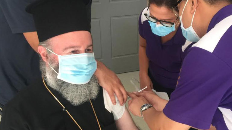 Ο Αρχιεπίσκοπος Αυστραλίας εμβολίαστηκε κατά της Covid-19