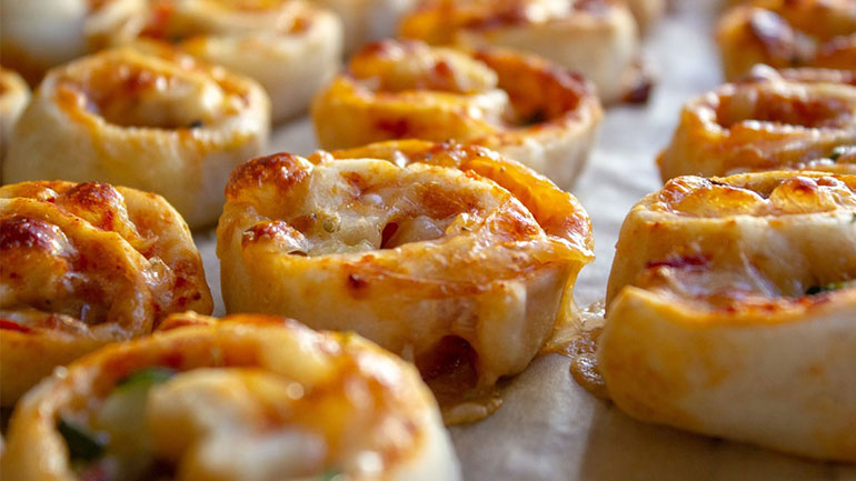 Ρολάκια πίτσας με λαχανικά για όλη την οικογένεια