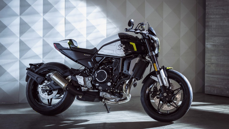 Η Sport έκδοση είναι με μονόσελο, διαφορετικές ζάντες και χαμηλότερο τιμόνι!