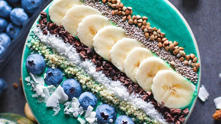 Coconut Bowl για ένα πρωινό γεμάτο ενέργεια