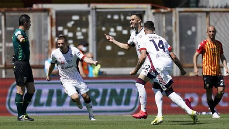 «Αγκαλιά» με την παραμονή η Κάλιαρι, 3-1 τη Μπενεβέντο με γκολ του Λυκογιάννη