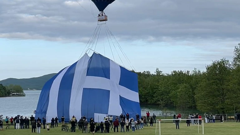 Η μεγαλύτερη ελληνική σημαία στον κόσμο υψώθηκε στη λίμνη Πλαστήρα Η μεγαλύτερη ελληνική σημαία στον κόσμο υψώθηκε στη λίμνη Πλαστήρα