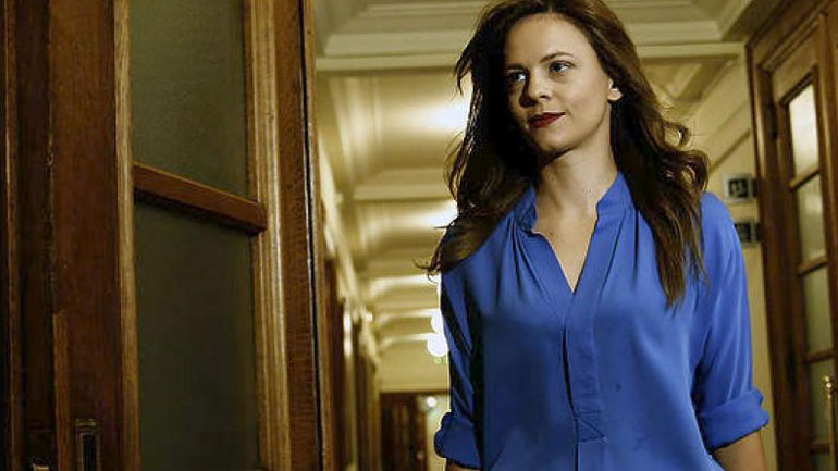 Η Έφη Αχτσιόγλου καταγγέλλει τη Ν.Δ. για προπαγάνδα