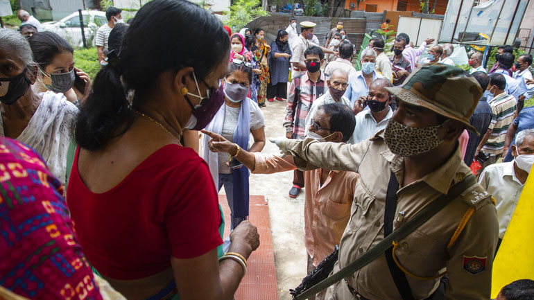 Ινδία: Καταγράφηκαν περισσότερα από 400.000 κρούσματα παρά το lockdown