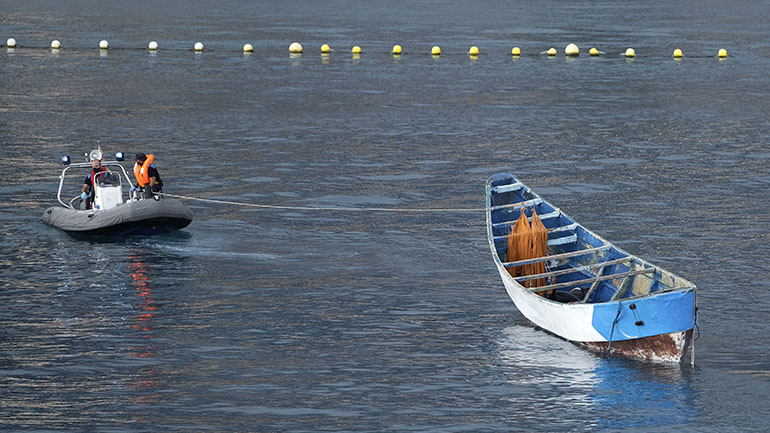 Ιταλία: Τέσσερα πλοιάρια με εκατοντάδες μετανάστες έφτασαν στη Λαμπεντούζα