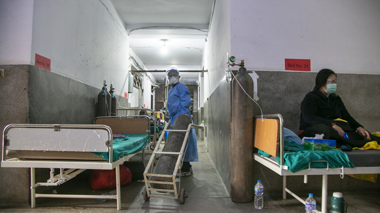 Covid-19: Πλησιάζουν τα 400.000 τα κρούσματα στο Νεπάλ