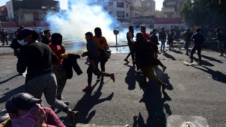 Ιράκ: Οργισμένοι διαδηλωτές επιτέθηκαν στο προξενείο του Ιράν στην Καρμπάλα