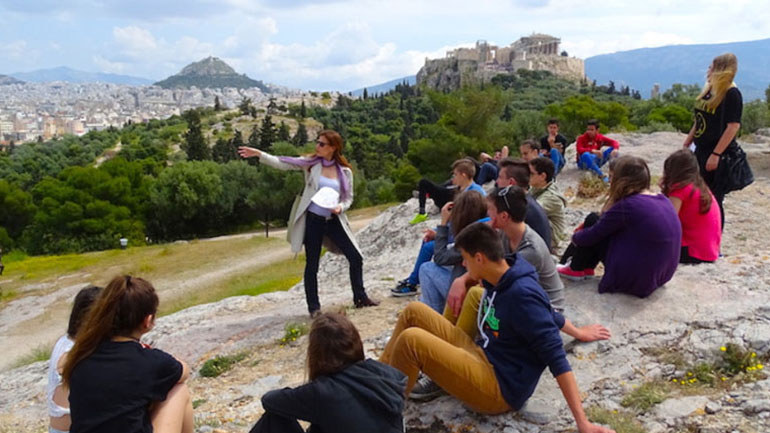 Διαμαρτυρία των Διπλωματούχων Ξεναγών στις 12/5 στα Προπύλαια