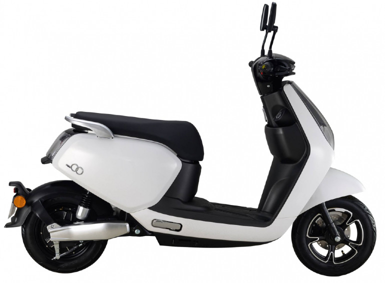 Μικρό σε διαστάσεις και βάρος μόλις 75 κιλά για το M9 50!