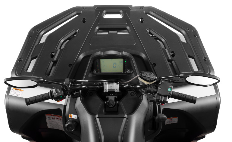 Οθόνη LCD με πολλές ενδείξεις και τεράστια σχάρα εμπρός.