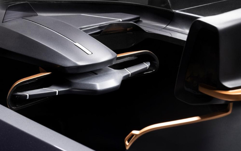 Το τιμόνι είναι εμπνευσμένο από μοτοσικλέτα.