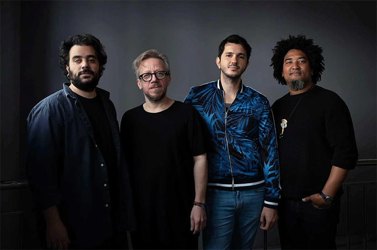 Dimitris Tsakas και η μπάντα του