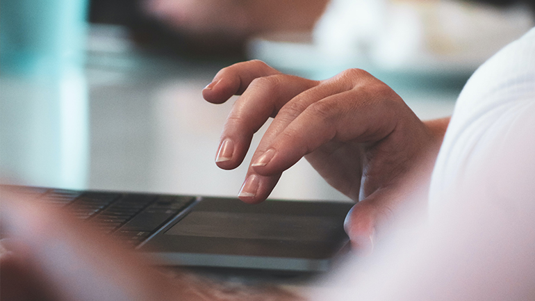 Το 96% των Ελλήνων 13-76 ετών χρησιμοποιεί το internet