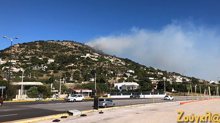 Καλύτερη είναι η εικόνα που παρουσιάζει η πυρκαγιά στο Κορωπί – Άνοιξε η Αθηνών-Σουνίου
