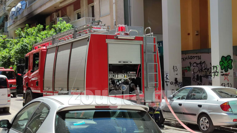 Πυρκαγιά σε διαμέρισμα στην πλατεία Κολιάτσου – Η Πυροσβεστική απεγκλώβισε μία γυναίκα